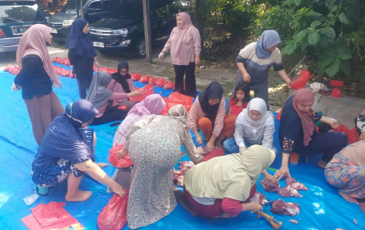 Perayaan idul Adha 1446 H di Komplek Polri Munjul Baru : Menggugah Kepedulian Melalui Ibadah Kurban.