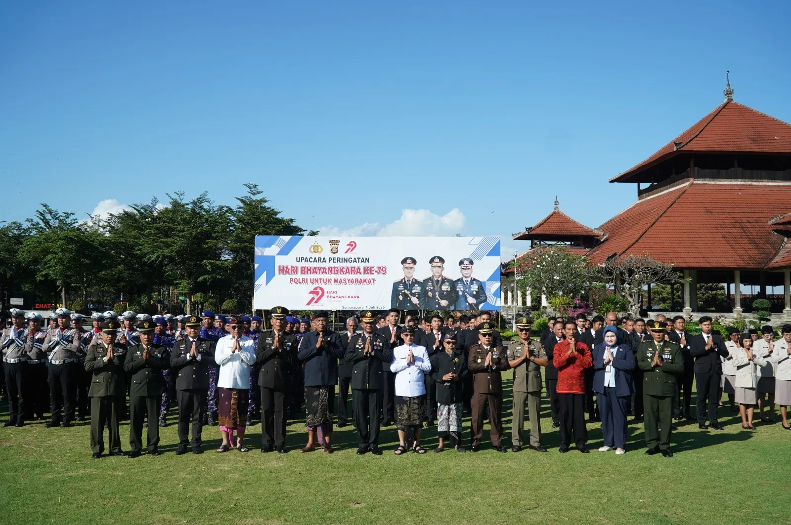 Polres Klungkung Gelar Upacara Hari Bhayangkara ke-79 di Alun-Alun Ida I Dewa Agung Jambe