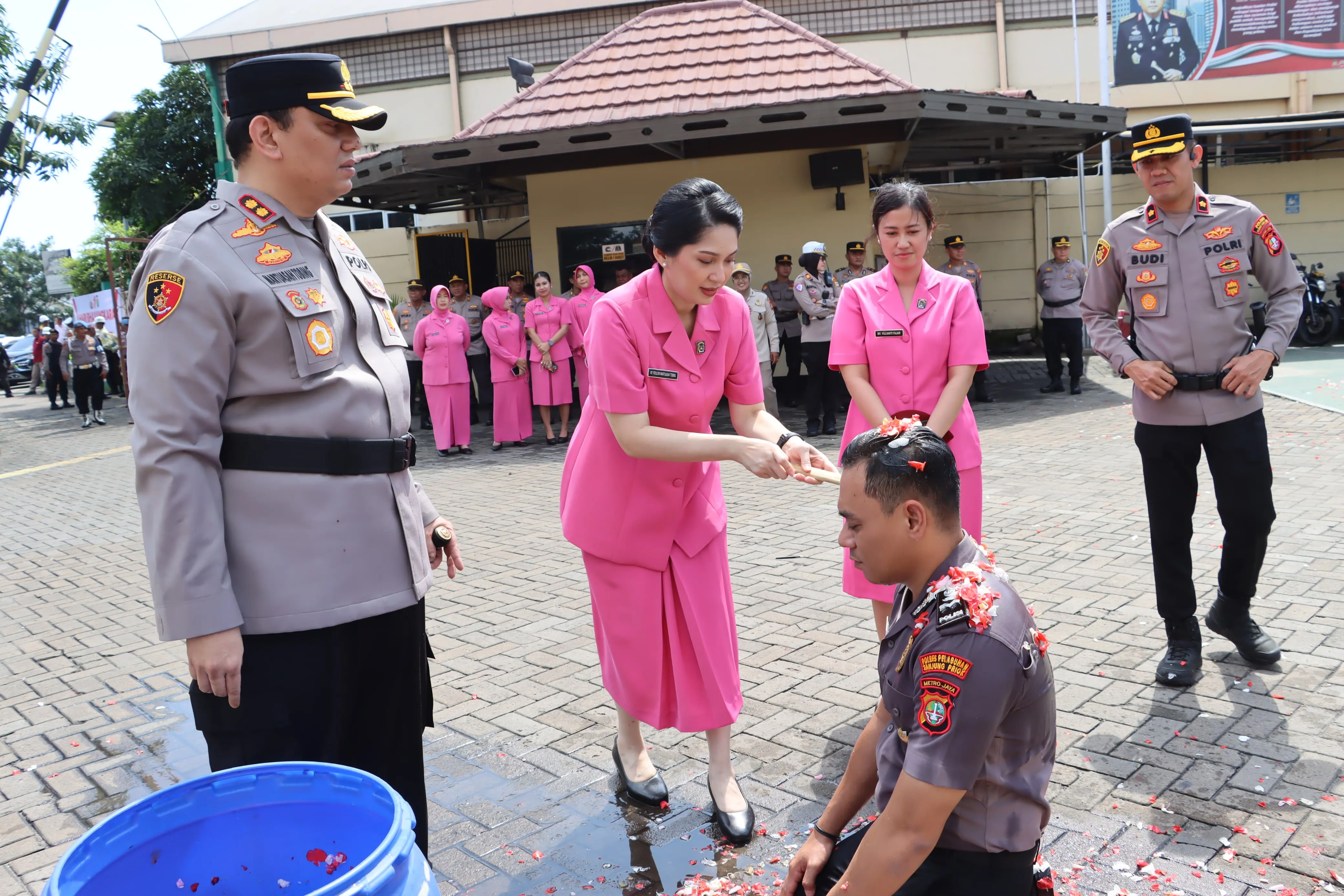 Kapolres pimpin Upacara Kenaikan Pangkat Personel di Hari Bhayangkara Ke 79"