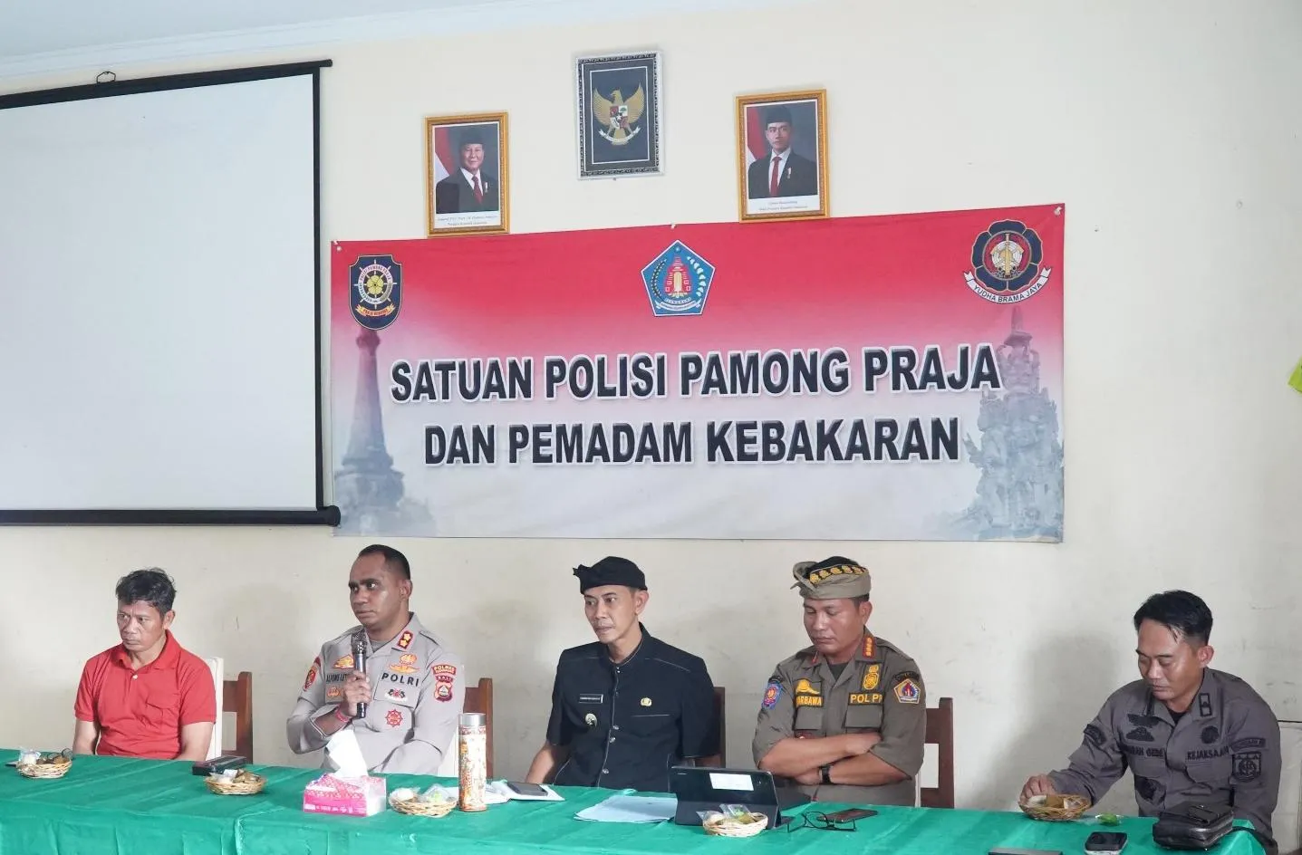 Tindak Lanjut Rakortas, Kapolres Klungkung Hadiri Rapat Penertiban Giat Pengerukan Bukit