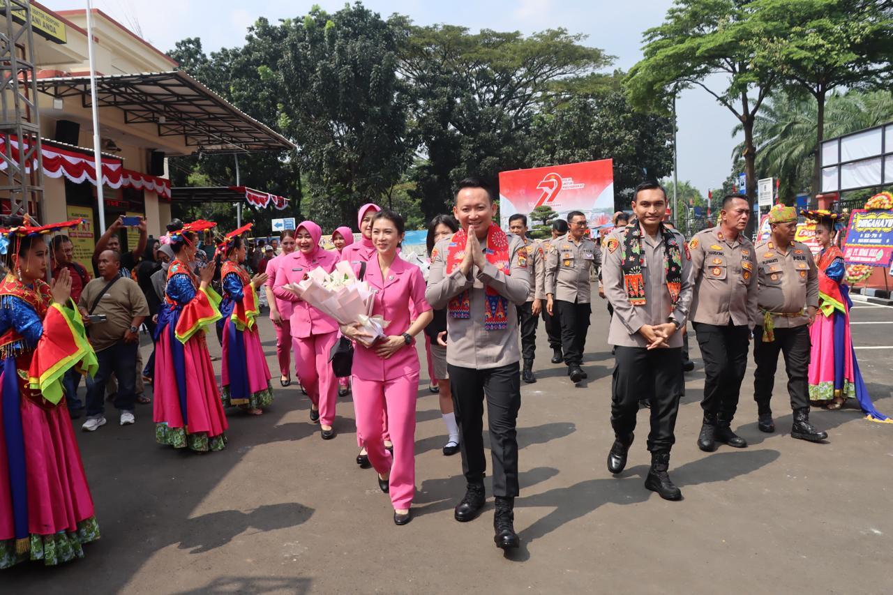 Dalam Rangka HUT Bhayangkara ke-79 Kapolres Tangsel Laksanakan Bakti Sosial dan Bakti Kesehatan serta meresmikan Pagar dan Gerbang Gapura Polsek Serpong