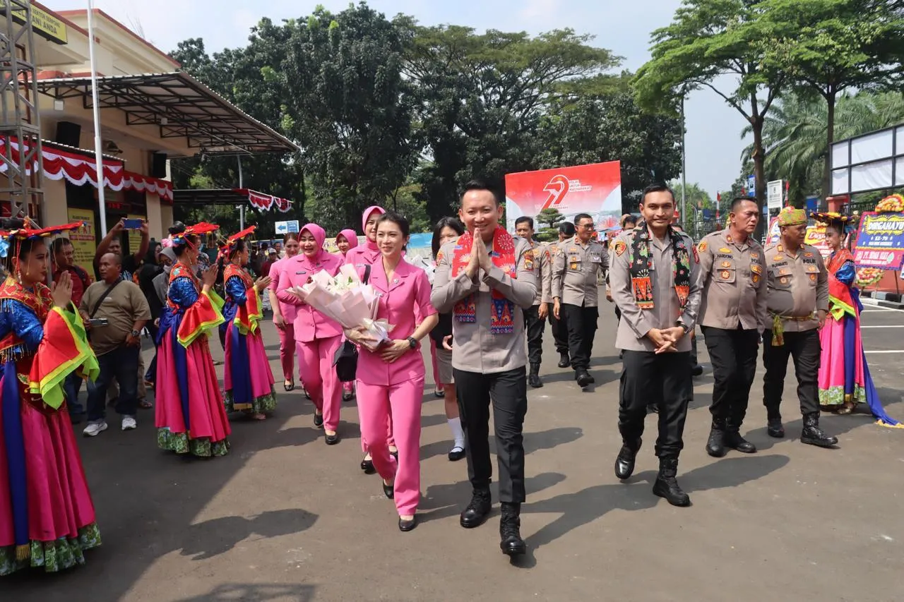 Dalam Rangka HUT Bhayangkara ke-79 Kapolres Tangsel Laksanakan Bakti Sosial dan Bakti Kesehatan serta meresmikan Pagar dan Gerbang Gapura Polsek Serpong