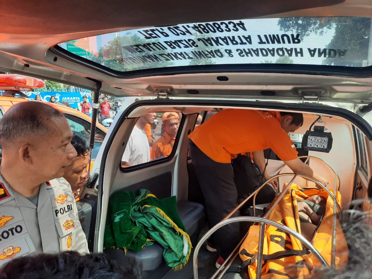 Jasad Remaja Ditemukan di Kali Sunter, Diduga Terseret Arus Saat Bermain Bola