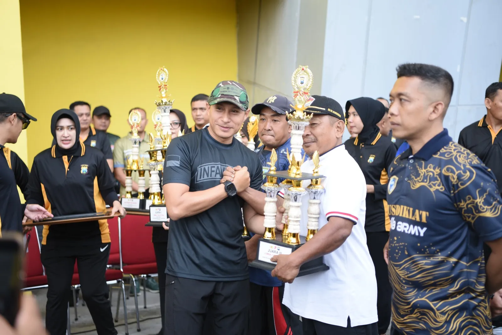 Perkuat Sinergi dan Kebersamaan Polres Gresik Gelar Olahraga Bersama di Hari Bhayangkara ke -79