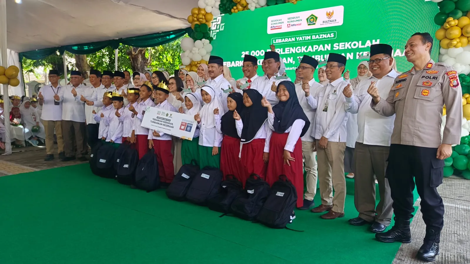 Kapolsek Matraman Hadiri Penyaluran Bantuan 25.000 Seragam Sekolah dalam Program Lebaran Yatim BAZNAS