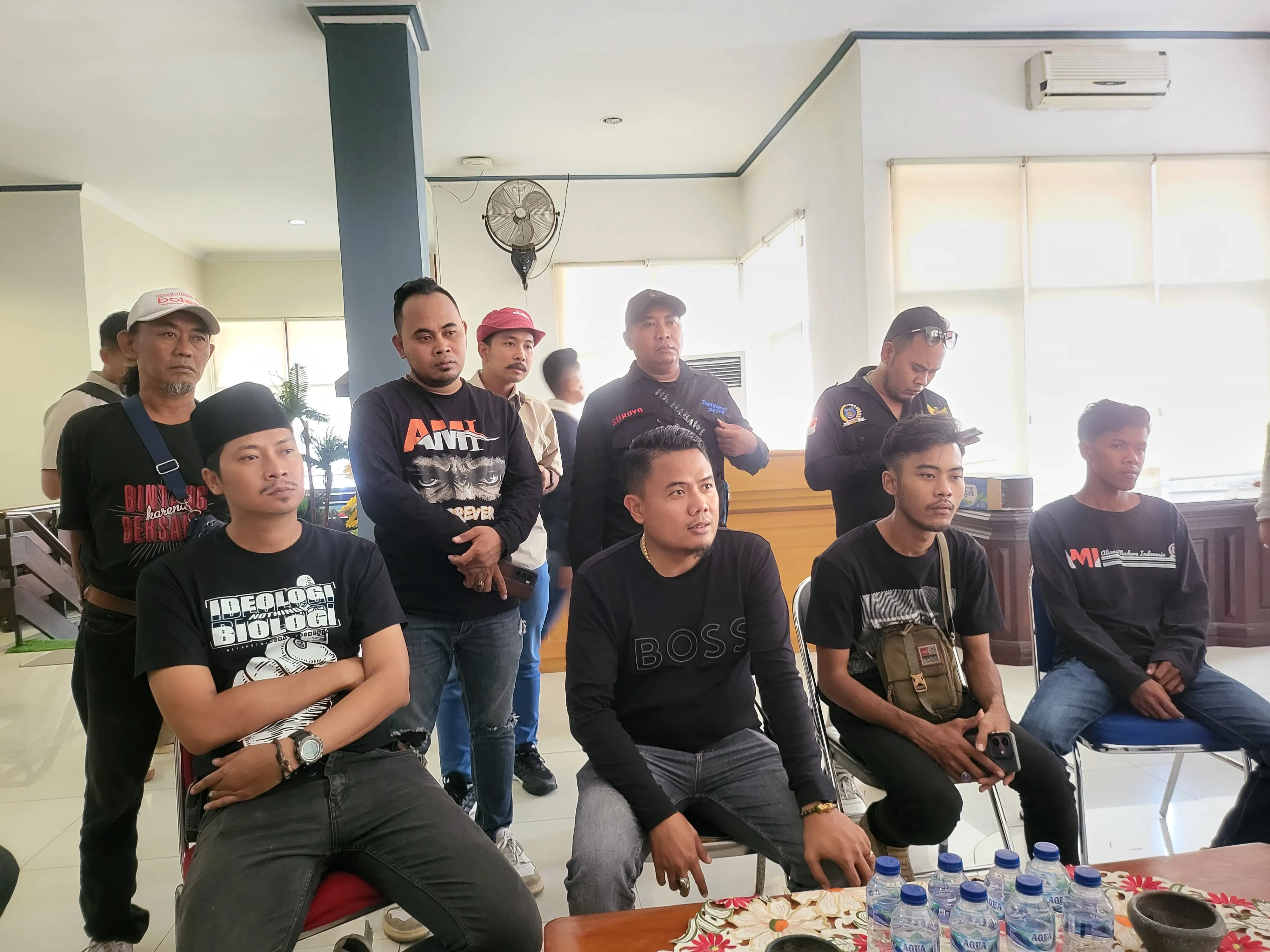 Kecewa Dengan Janji Busuk DPRD Jatim, AMI : Bakal Kubur Dengan Sampah