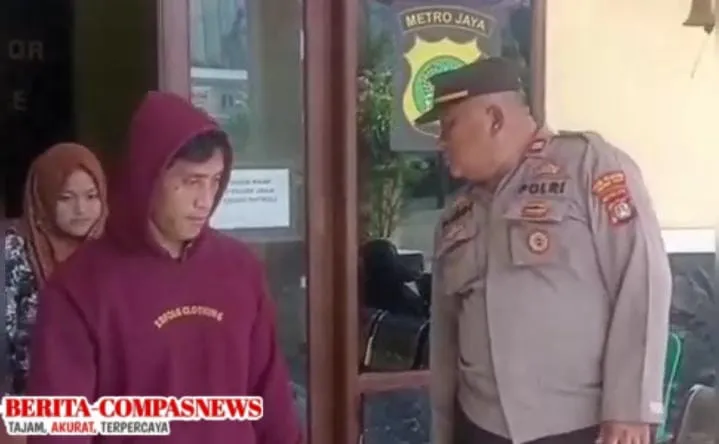 Kapolsubsektor Muara Angke Bantu Pasutri Terlantar Pulang ke Kampung Halaman"