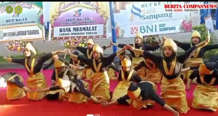 Santri SD Al-Madani Tampil Memukau di HUT ke-15 Bank Sampang