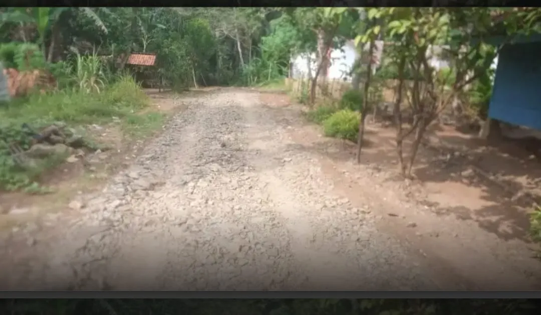Warga Kampung Belenbeng Ucapkan Terima Kasih Kepada Pemerintah Desa Kuta Karang Atas Pembangunan Perkerasan Jalan Usaha Tani