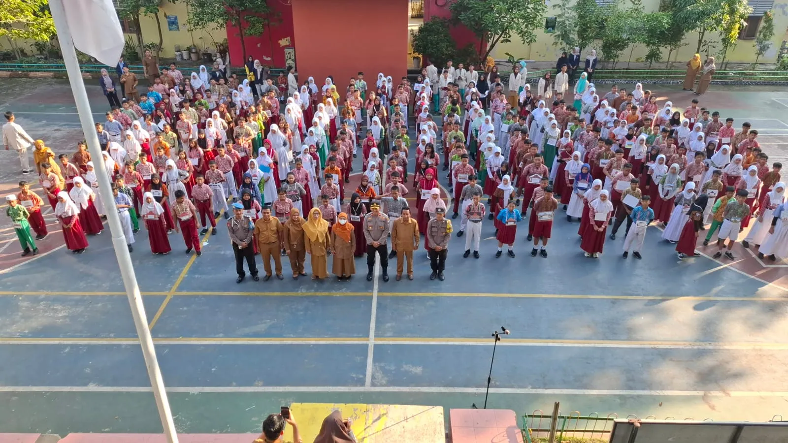 Cegah Kenakalan Remaja, Kapolsek Asemrowo Ingatkan Pelajar Patuhi Jam Malam dan Stop Bullying