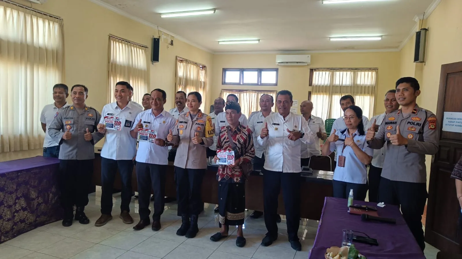 Kapolres Jembrana Gelar Jumat Curhat, Dengarkan Langsung Keluhan Camat dan Para Kades