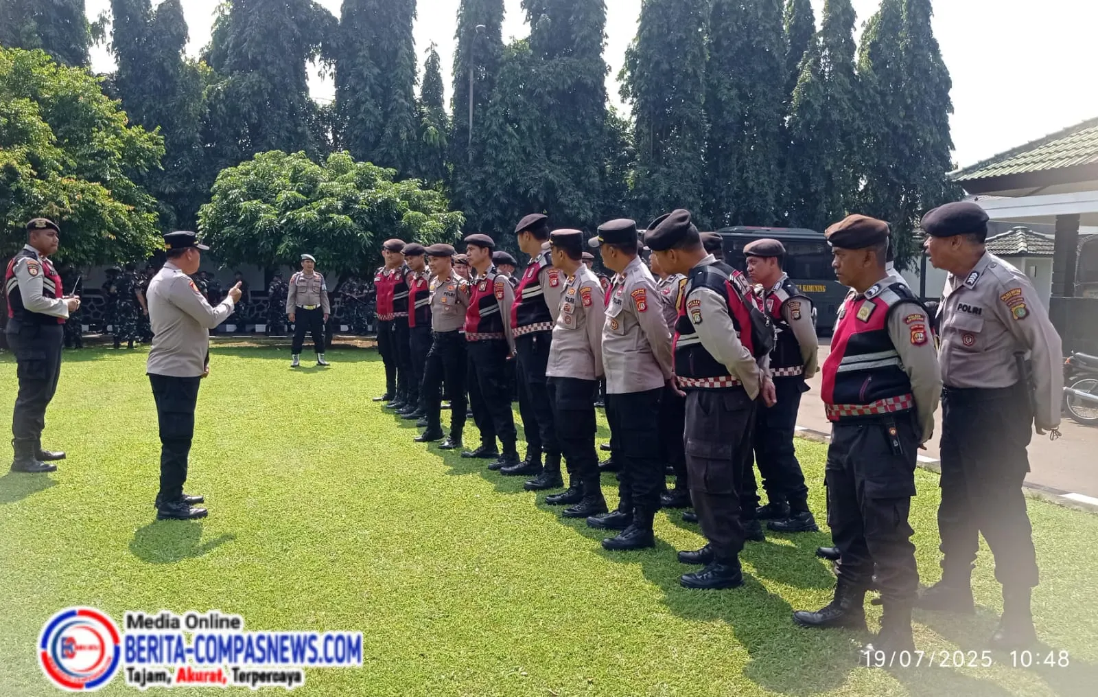 Polri dan TNI Bersatu Amankan Kehormatan Bangsa: Pengamanan VVIP Presiden RI dalam Pembekalan Capaja TNI-POLRI 2025