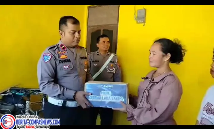 Polres Sampang Laksanakan Program Polantas Menyapa dan Polantas Peduli Korban Laka
