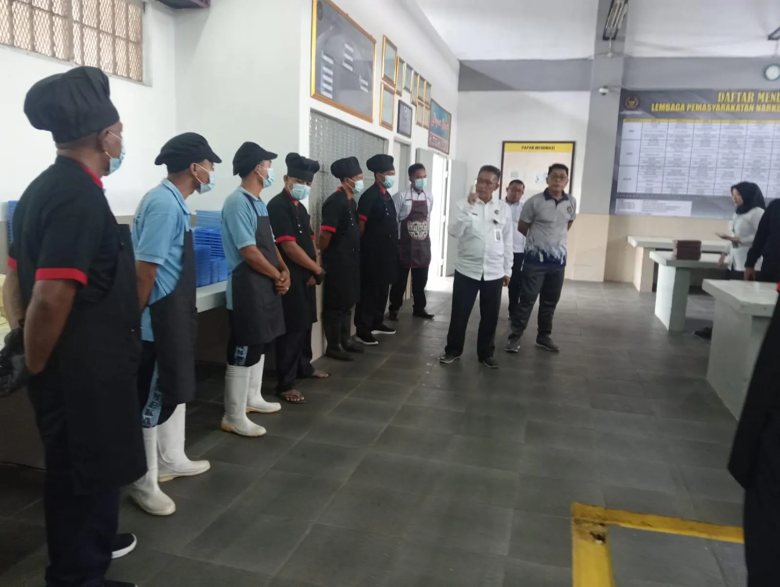 Tinjau Pengamanan &amp; Layanan, Kabid Perawatan, Pengamanan, dan Kepatuhan Internal Kanwil Ditjen Pemasyarakatan Jatim Puji Kinerja Lapas Narkotika Pamekasan