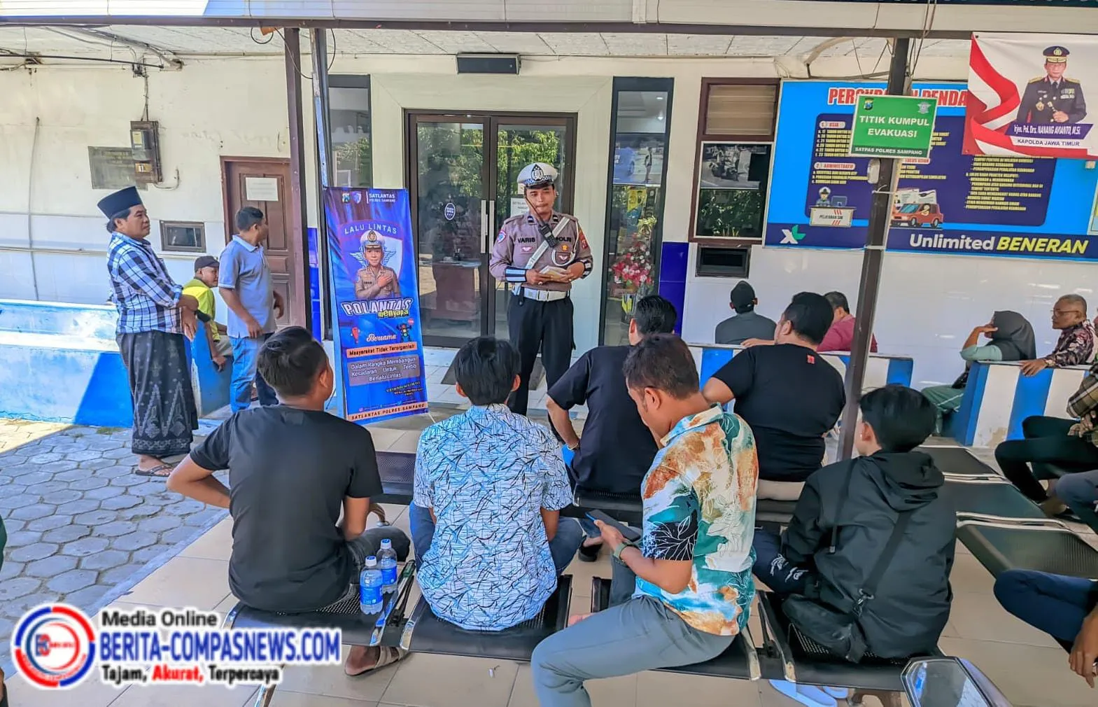 Satlantas Polres Sampang Laksanakan Kegiatan Polantas Menyapa