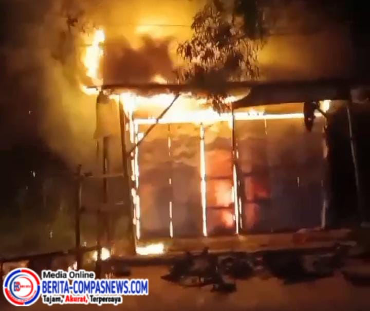 Kebakaran Hebat di Sampang, Bengkel dan Toko Onderdil Sepeda Motor Ludes Terbakar
