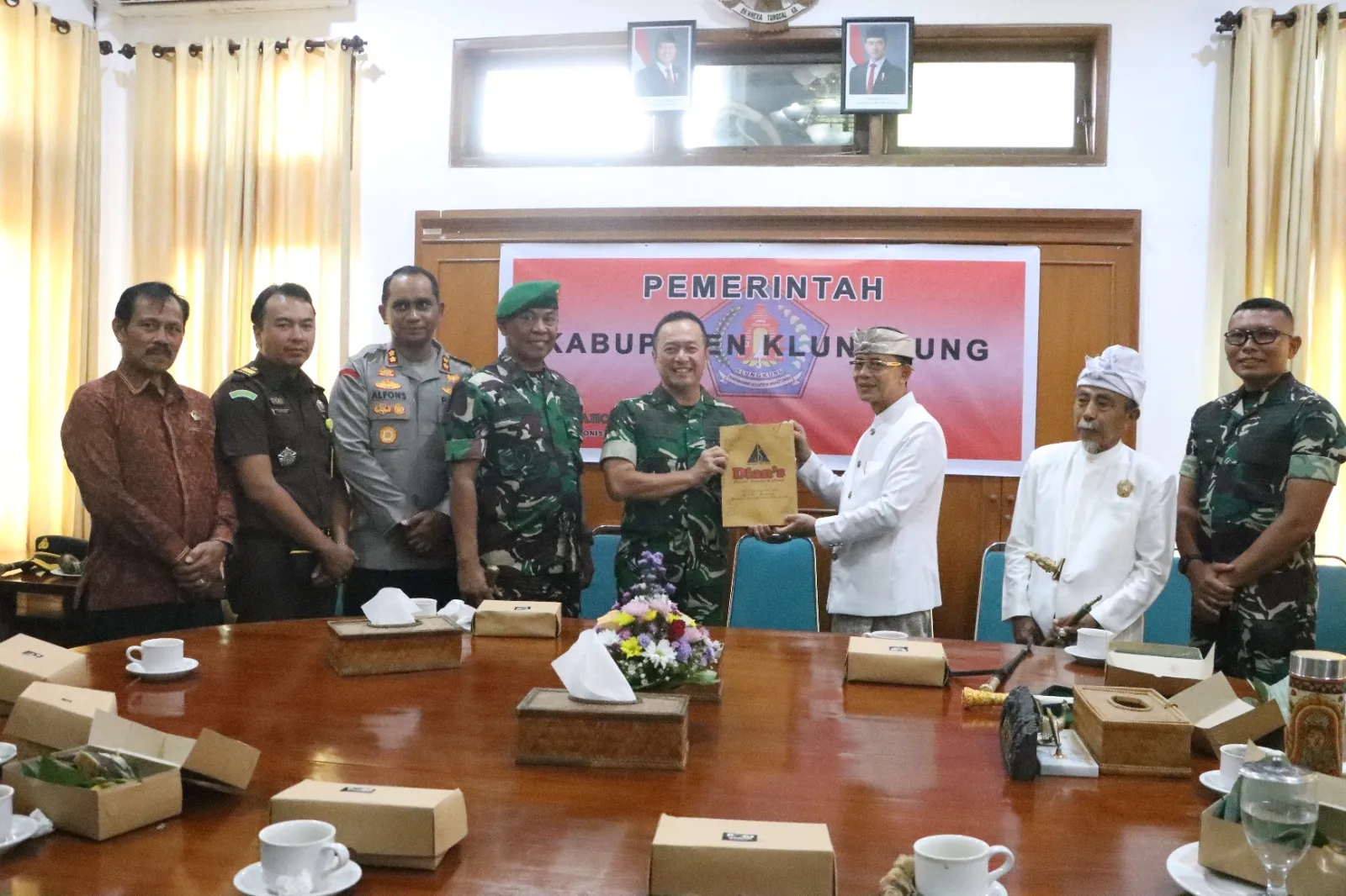Kapolres Klungkung Sambut Pangdam IX/Udayana di Kantor Bupati Klungkung