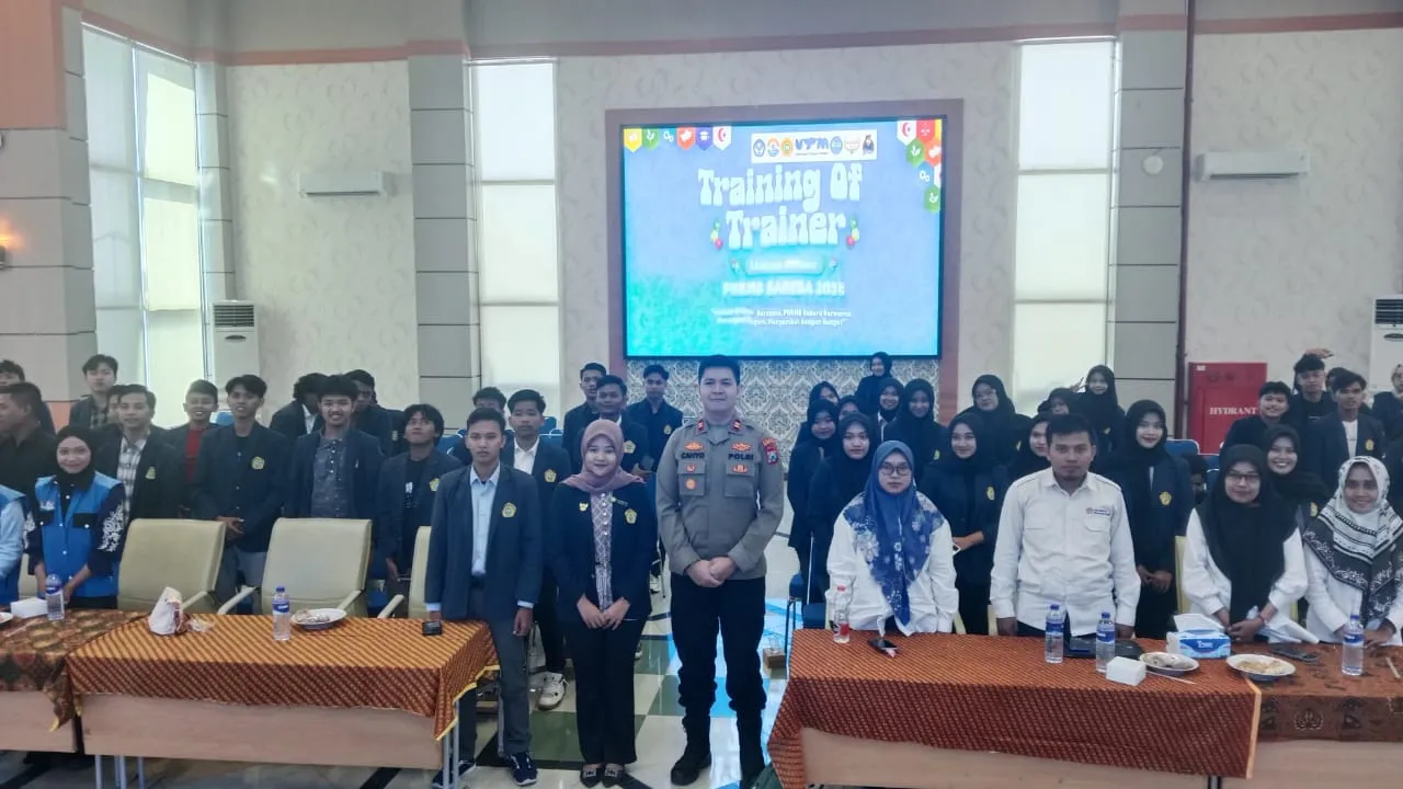 Polri Peduli: Ajak Mahasiswa Sadar Kamtibmas, Kapolsek Kamal Polres Bangkalan Berikan Pembinaan di Kampus UTM