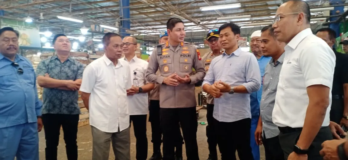 Kapolres Metro Jakarta Timur Kunjungi Pasar Induk Kramatjati, Tekankan Pentingnya Keamanan Sebagai Investasi