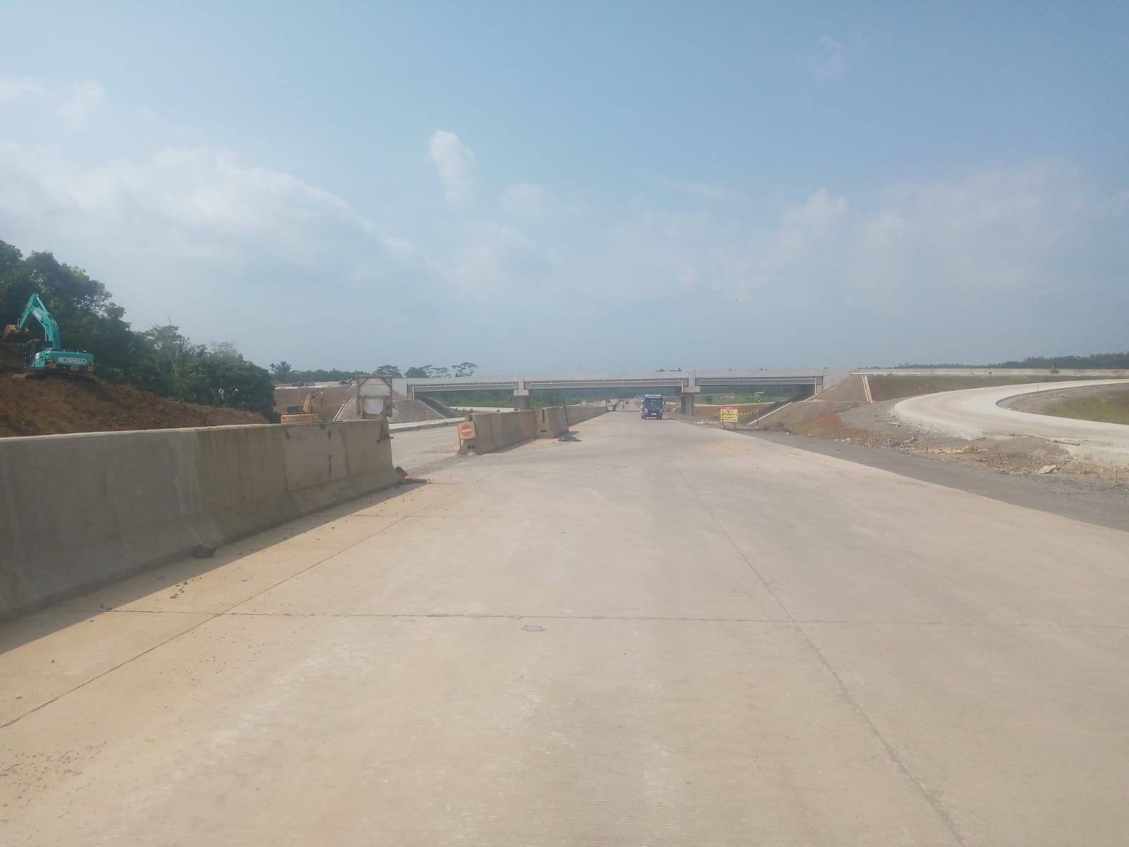 Pembangunan Tol Serang-Panimbang Yang Dikerjakan Oleh PT Sino Road And Brigde Terus Berjalan Tanpa Henti