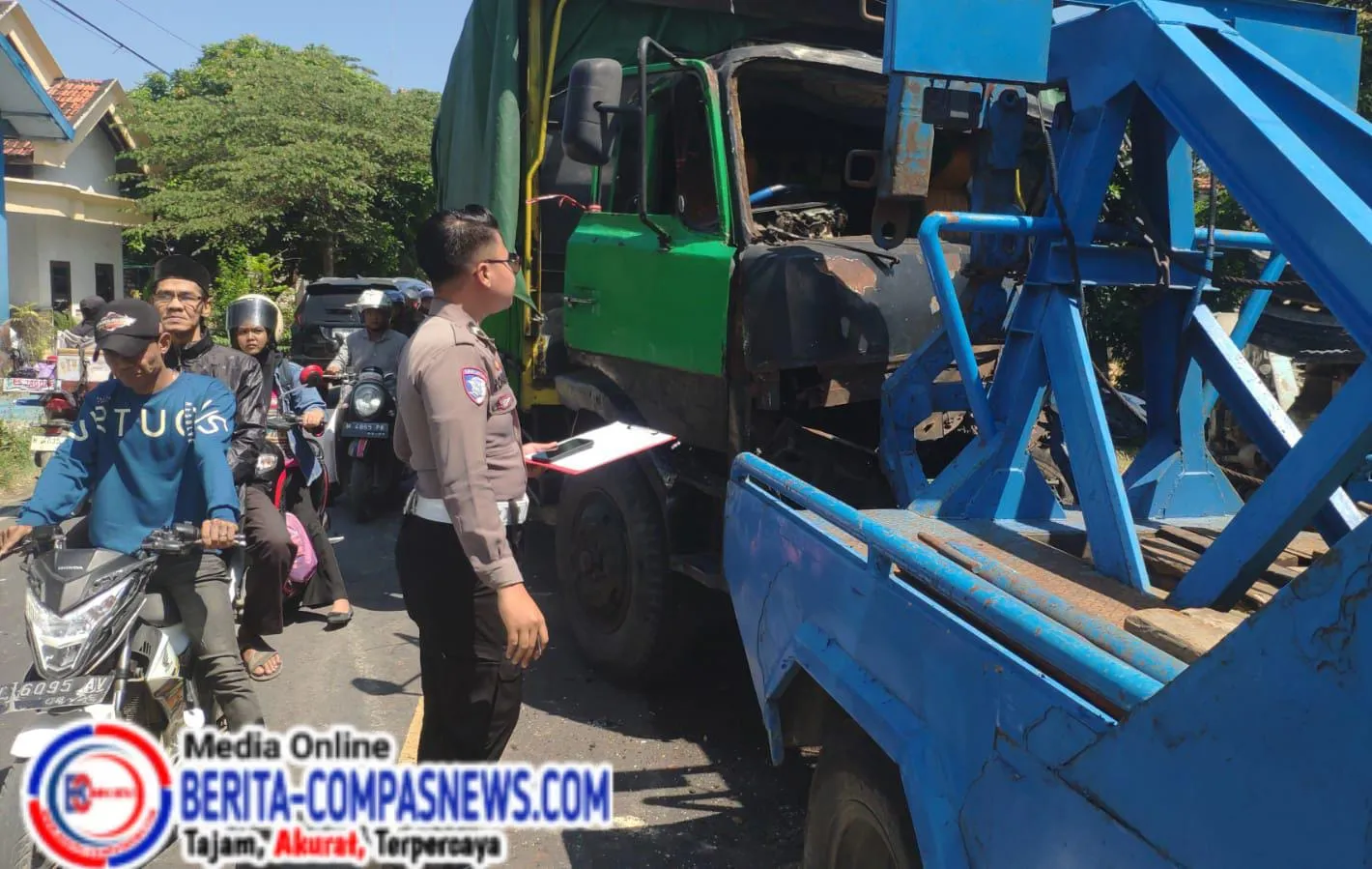 Kecelakaan Lalu Lintas di Sampang: Dua Truk Bertabrakan