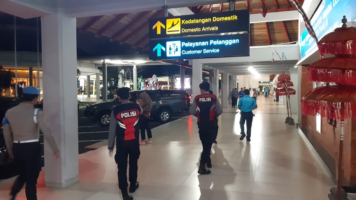 Pastikan Keamanan Wisatawan, Polres Kawasan Bandara Intensifkan Patroli Malam di Terminal Internasional