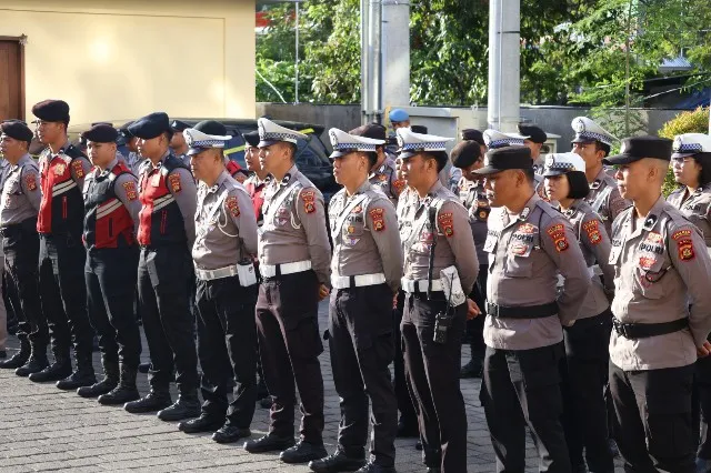 Wakapolres Bandara Ngurah Rai Ajak Personel Layani Masyarakat Dengan Hati dan Humanis