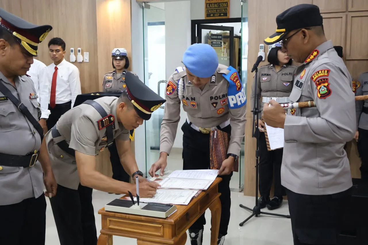 Kapolres Bandara Ngurah Rai Pimpin Sertijab Dua Pejabat Utama Polres Bandara