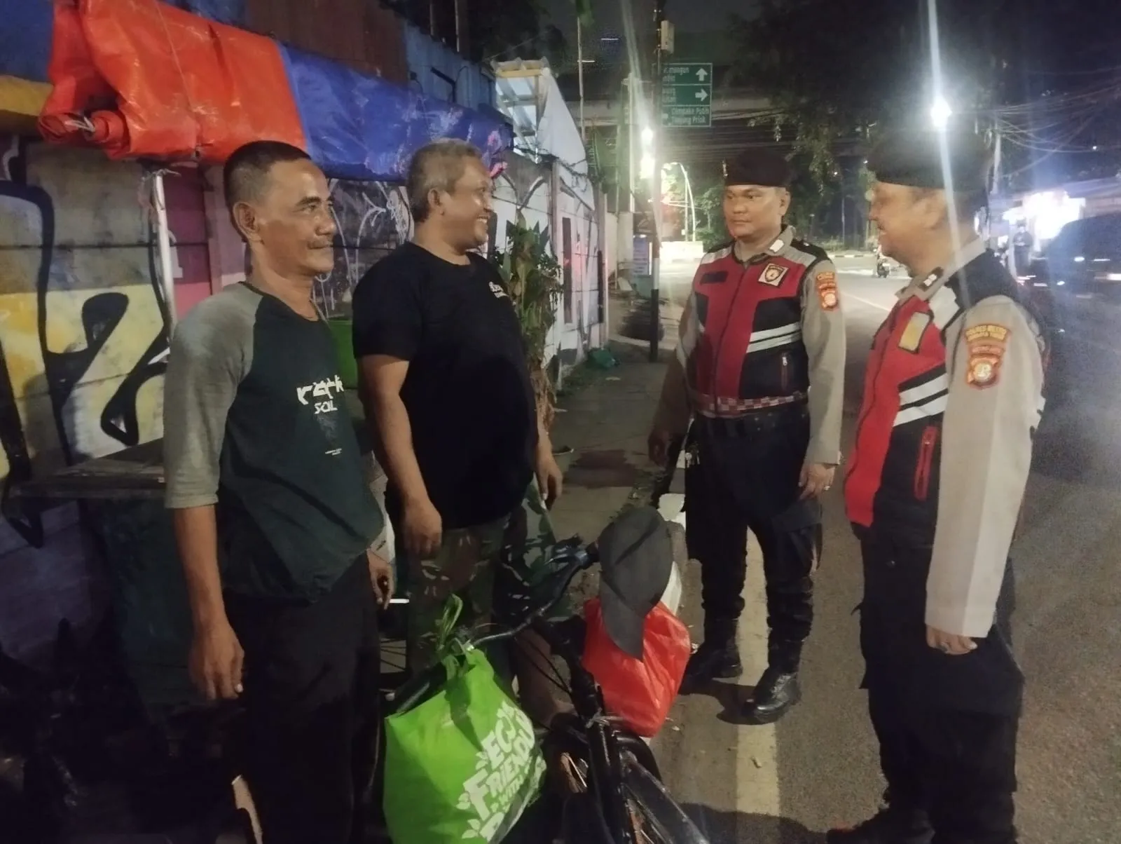 Patroli Dialogis Unit Samapta Polsek Matraman: Menguatkan Sinergi dengan Warga untuk Cegah Tawuran dan Kejahatan di Malam Hari