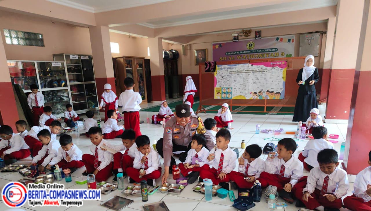 Polsek Cakung Monitoring Pembagian 3.127 Porsi Makan Bergizi Gratis di Penggilingan