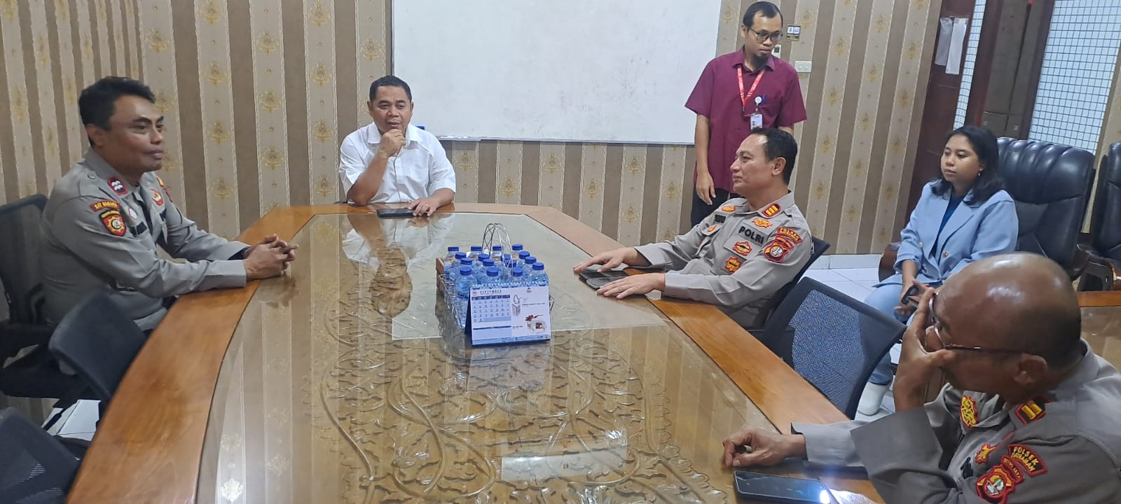 Bangun Sinergi, Kapolsek Matraman Ngopi Bareng Tokoh Masyarakat Bahas Keamanan Lingkungan