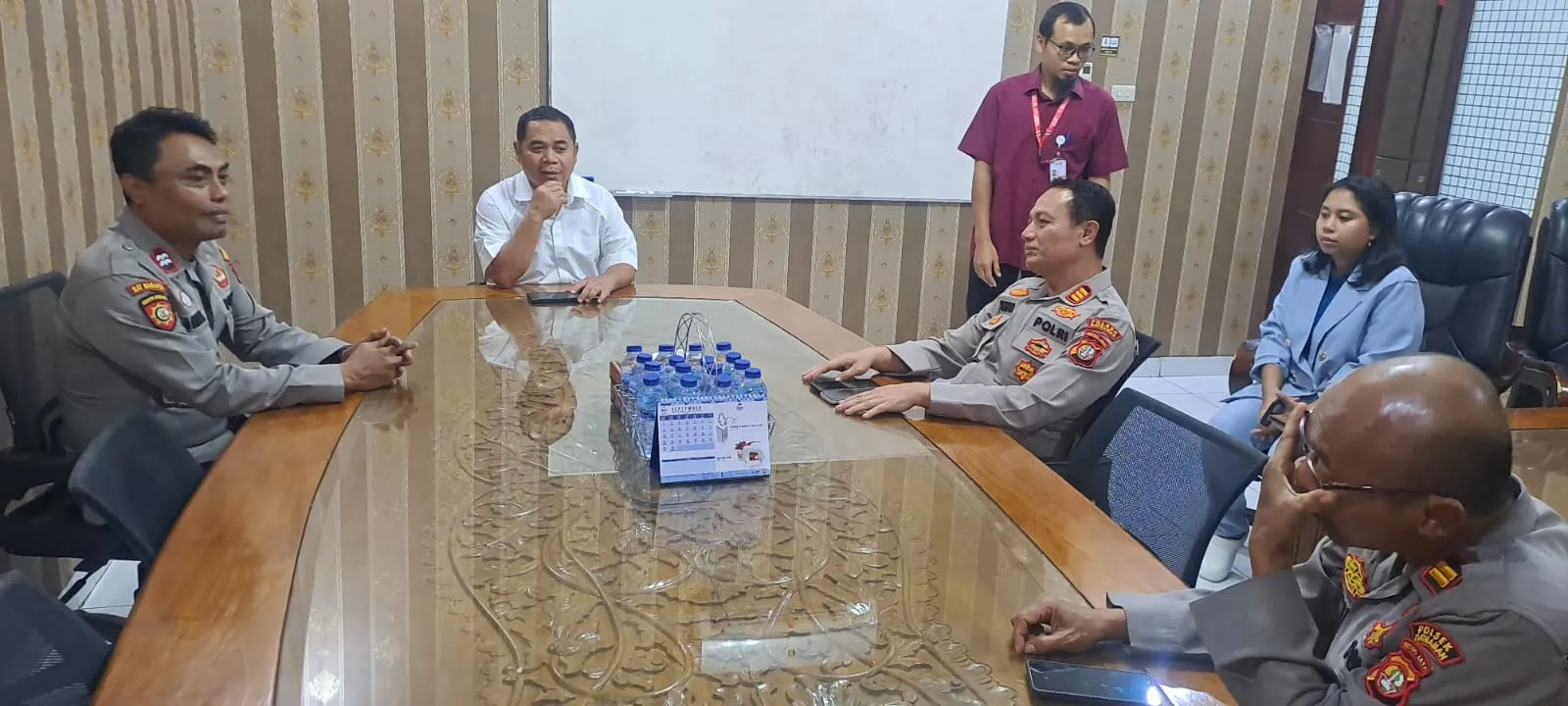 Bangun Sinergi, Kapolsek Matraman Ngopi Bareng Tokoh Masyarakat Bahas Keamanan Lingkungan