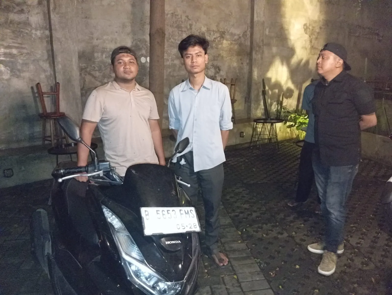 Motor Warga Hilang di Parkiran Kopi Nako Ciracas, Polsek Lakukan Cek TKP dan Amankan Satu Unit Kendaraan