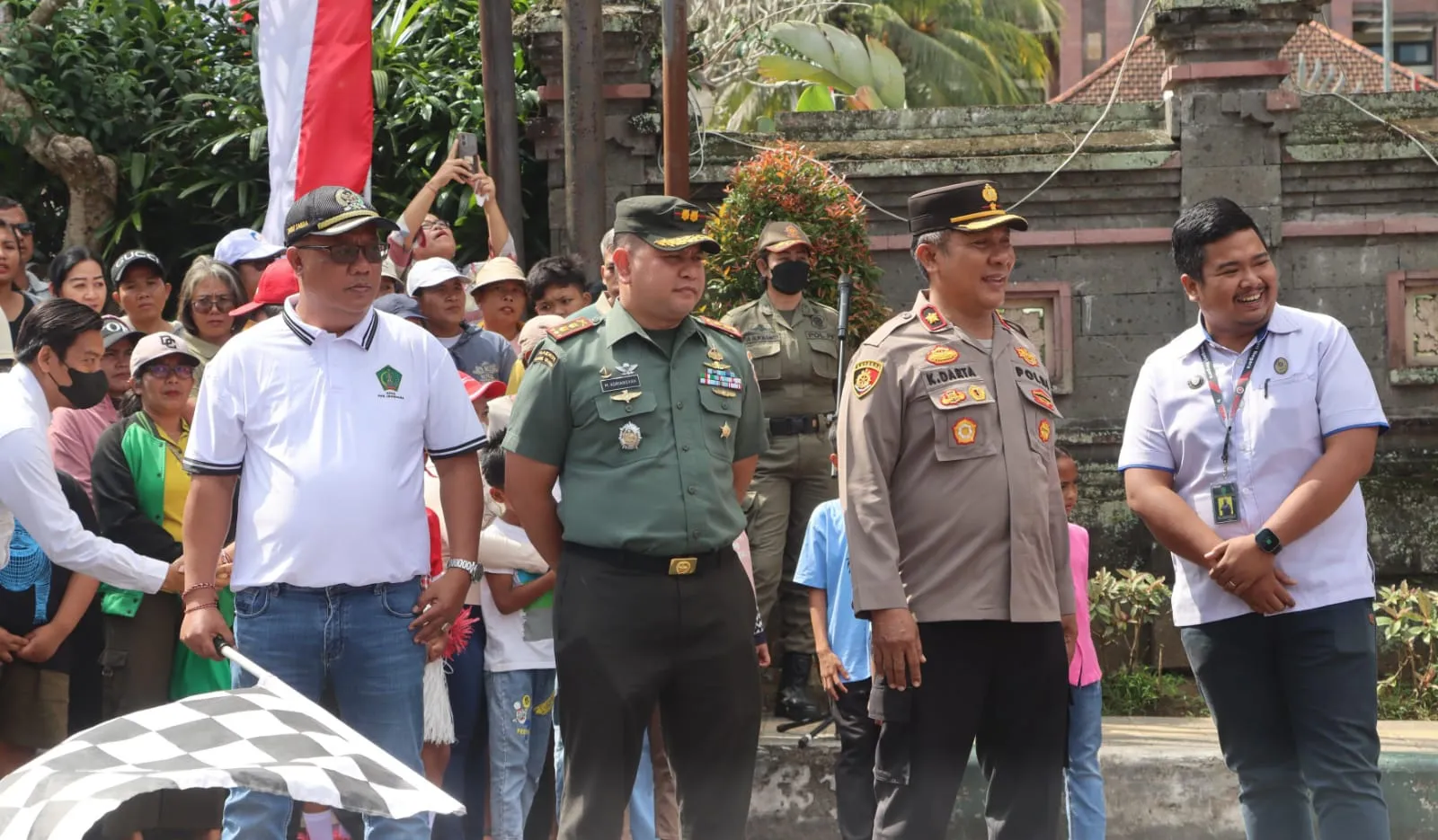 Waka Polres Jembrana Hadiri Gerak Jalan Kreasi Tingkat SD/MI se-Kabupaten Jembrana