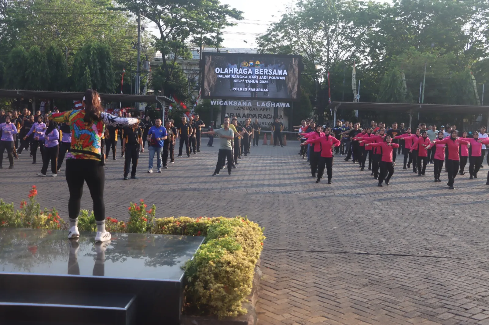 Polres Pasuruan Pererat Sinergi Dengan Masyarakat Melalui Olahraga Bersama di HUT RI ke-80