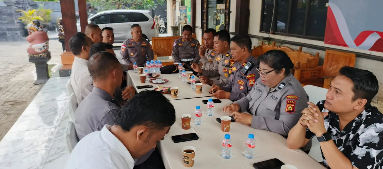 Anev PJU Polsek Dentim Bahas Evaluasi Tugas dan Persiapan Piodalan Pura Padmasana
