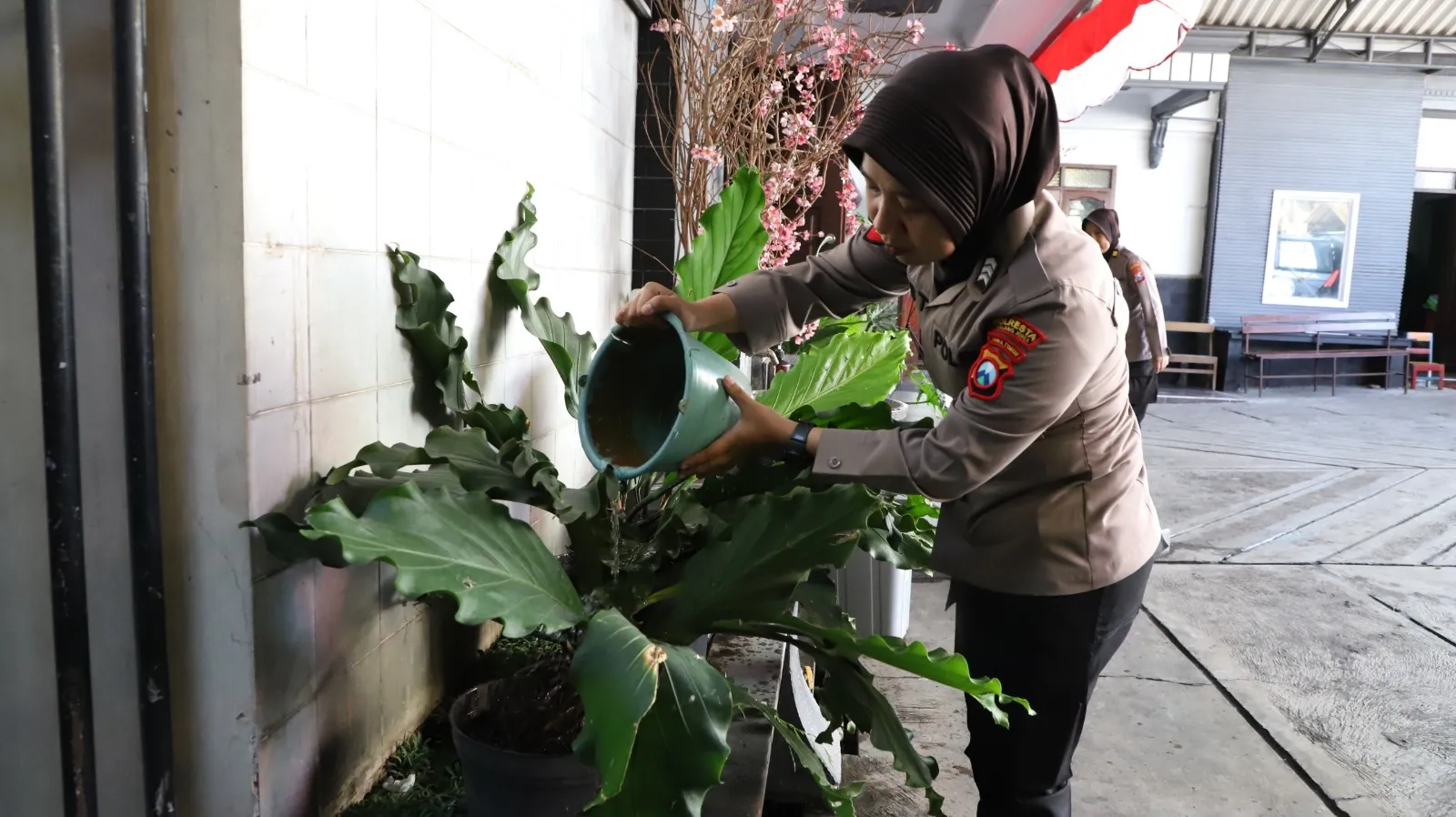 Sambut HUT ke-77, Polwan Polresta Malang Kota Gelar Bakti Religi di Sejumlah Tempat Ibadah