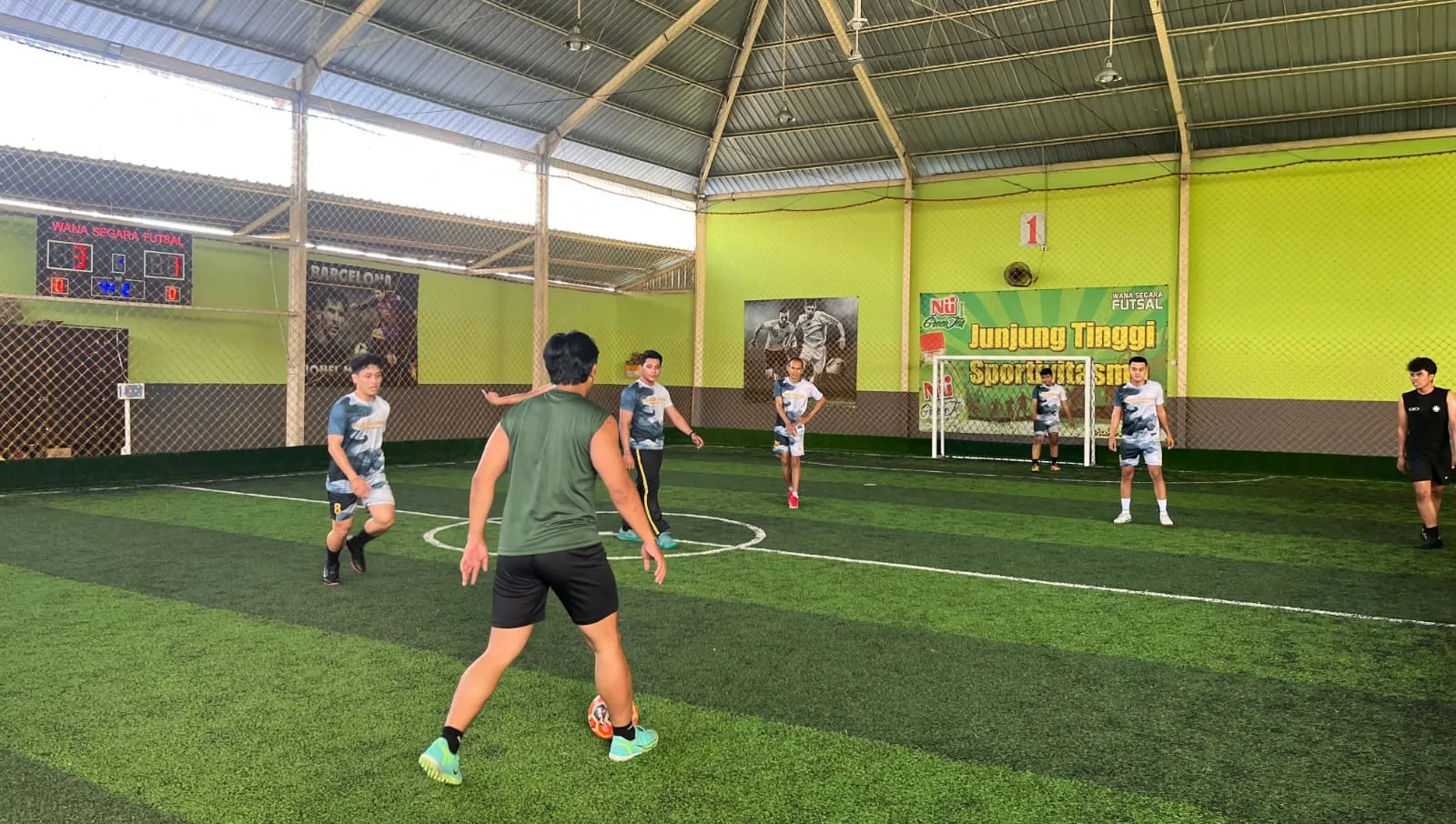 Polres Bandara Ngurah Rai Gelar Laga Futsal Persahabatan Bersama Masyarakat