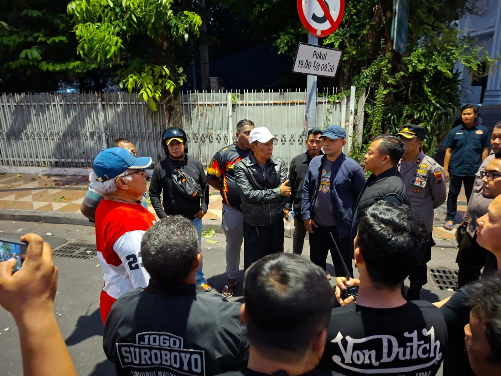 Polrestabes Surabaya Berhasil Redam Perselisihan Dua Kelompok di Embong Malang, Pastikan Tak Ada Aksi Lanjutan
