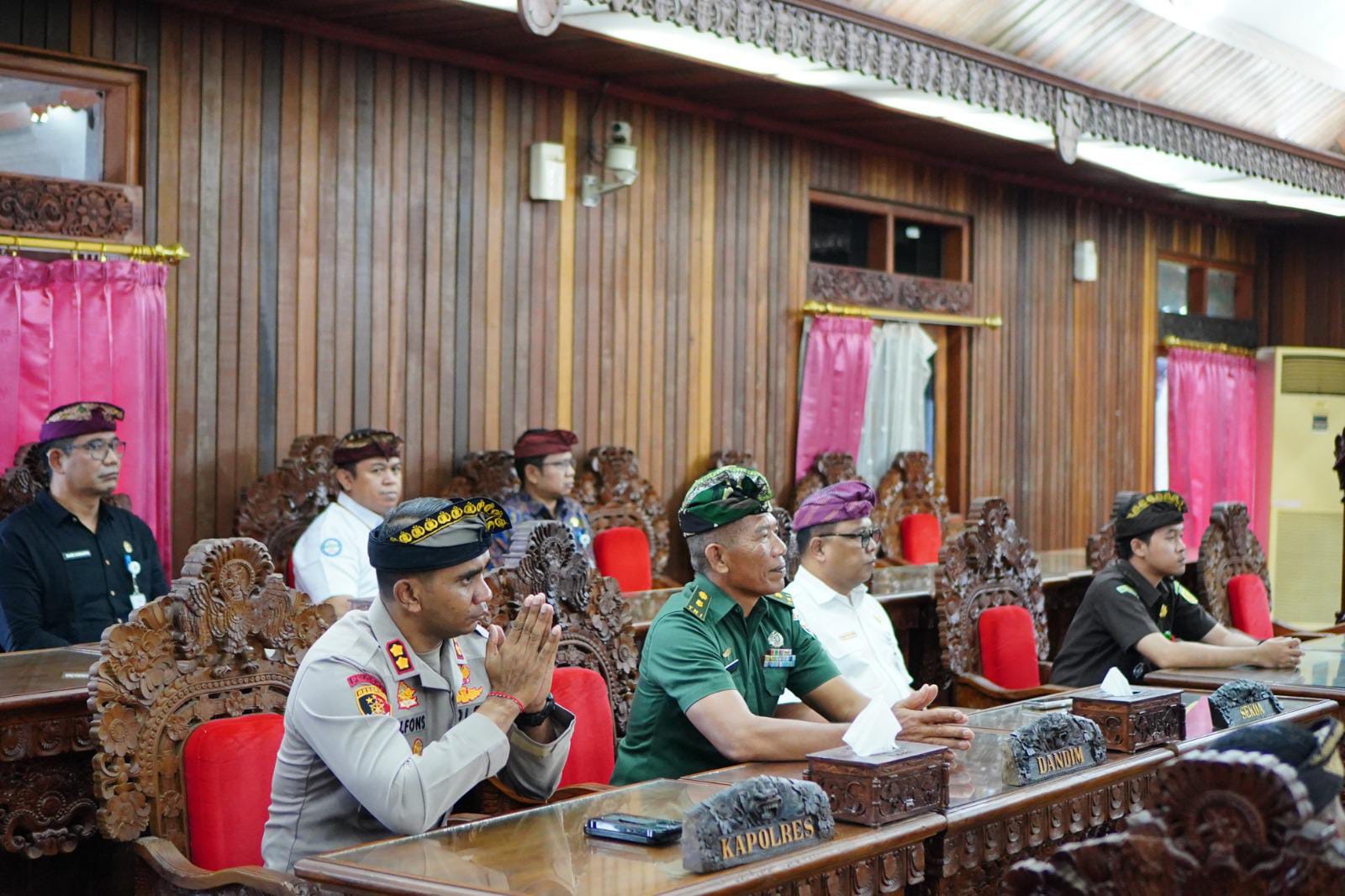 Kapolres Klungkung Hadiri Rapat Paripurna II DPRD Kabupaten Klungkung, Bahas Penetapan Tiga Ranperda