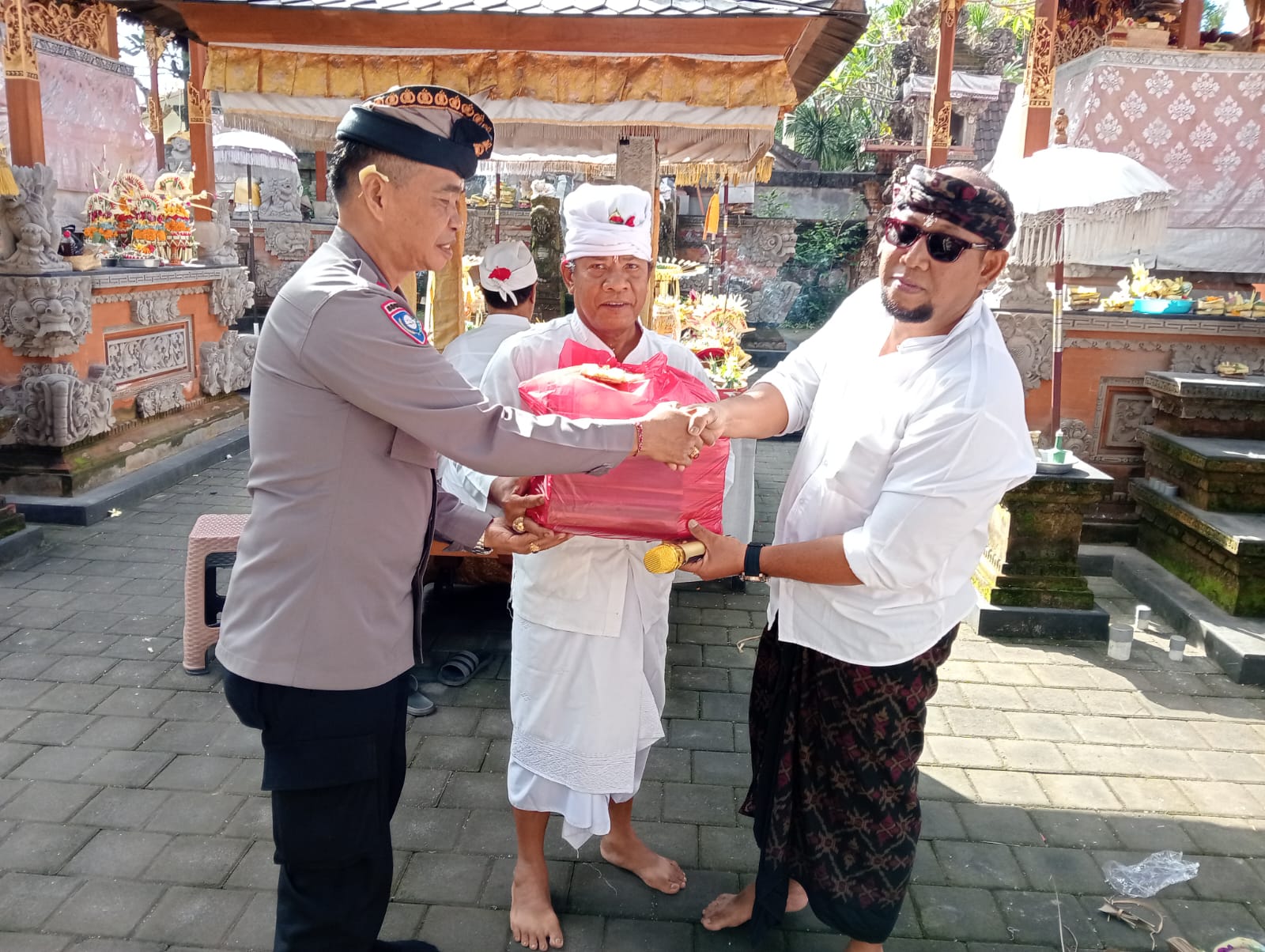 Polresta Denpasar Gelar “Minggu Kasih” Bersama Tokoh Adat dan Tokoh Agama di Desa Padangsambian