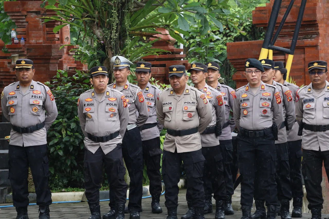 Wakapolres Bandara Ngurah Rai Tekankan Profesionalisme dan Etika Pelayanan Dalam Apel Pagi Jampimpinan