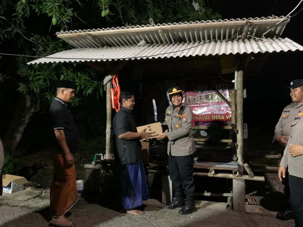 “Ayo Jogo Pasuruan”, Kades Wonokerto Inisiatif Buat Grup WhatsApp Antar-Pos Ronda Guna Percepat Informasi