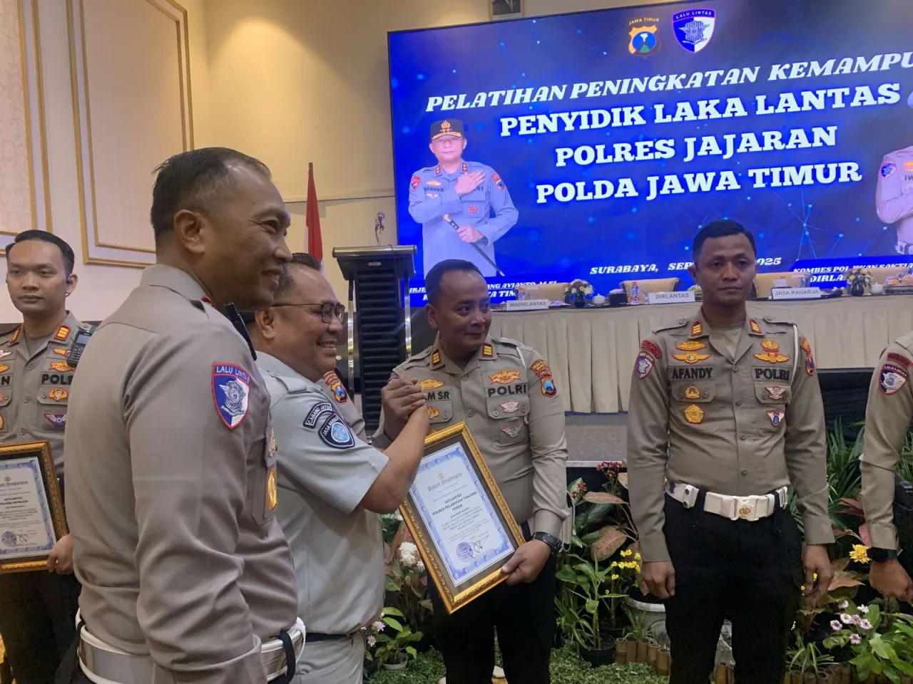 Tekan Angka Kecelakaan Hingga 44,6 Persen, Satlantas Polres Pelabuhan Tanjung Perak Raih Juara I dari Polda Jatim
