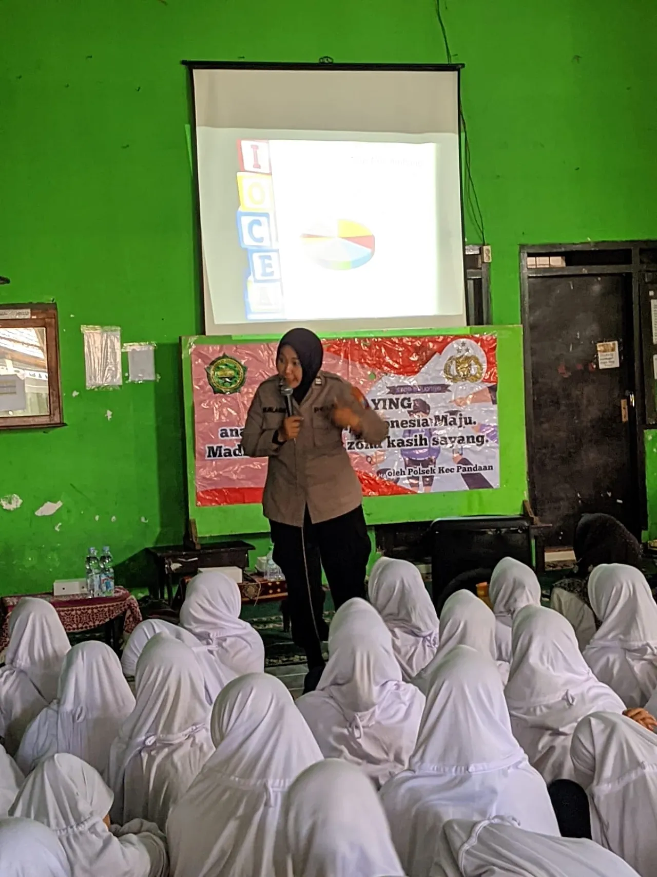 Cooling system Polsek Pandaan Masuk Pesantren, Edukasi Santri Soal Tertib Jalan dan Bahaya Perundungan