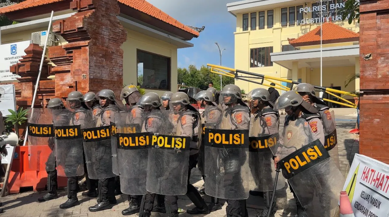 Polres Bandara Ngurah Rai Gelar Sispam Mako Untuk Tingkatkan Kesiapsiagaan Personel