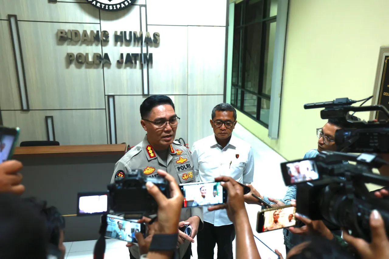 Polda Jatim Kembalikan Buku Sitaan yang Tidak Terkait dengan Tindak Pidana