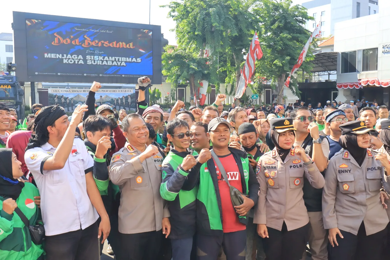Doa Bersama Kapolrestabes Surabaya dan 500 Ojek Online: Harmoni Untuk Alm Affan Kurniawan
