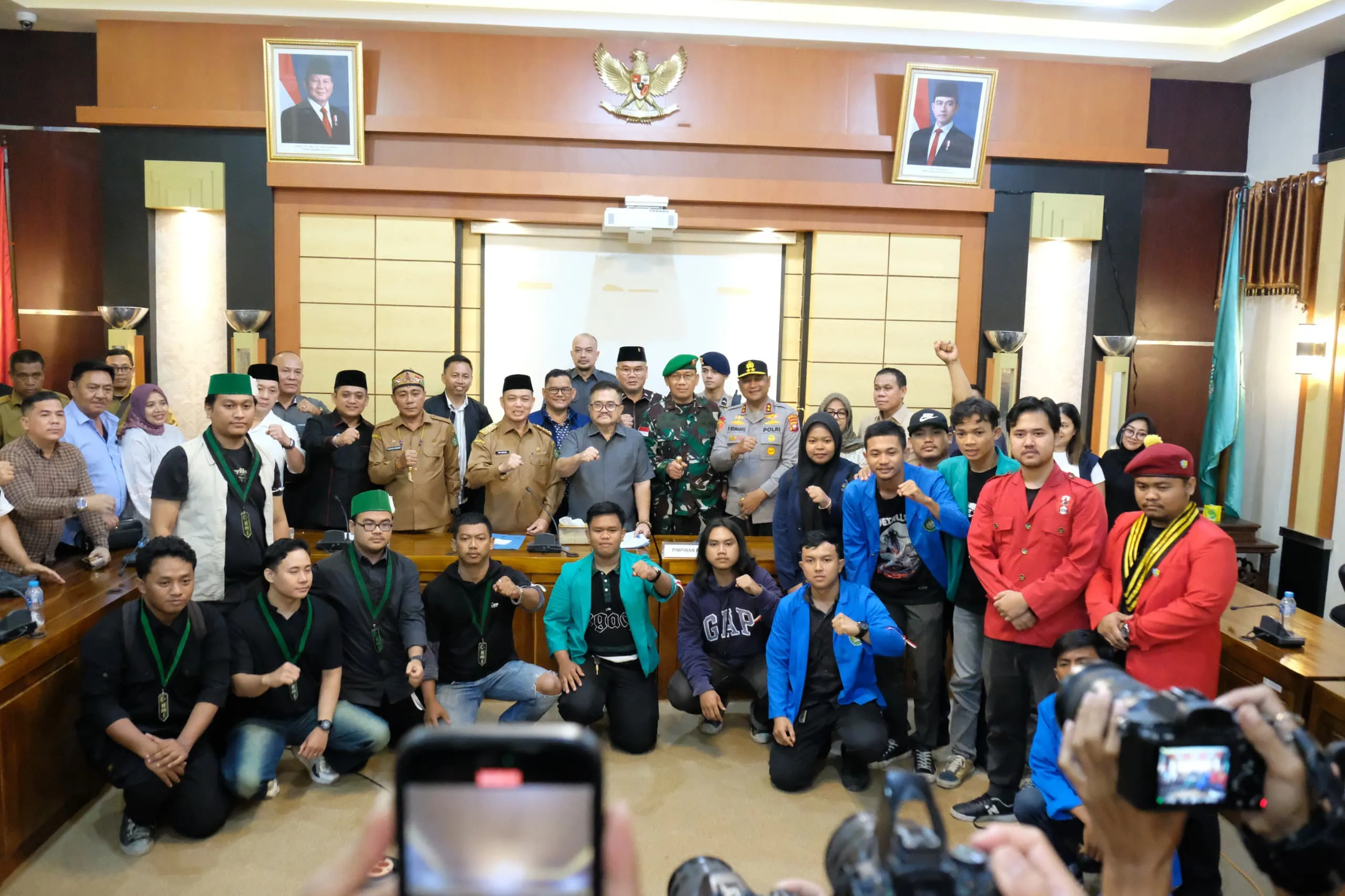 Aksi Mahasiswa Menggugat di DPRD Kalbar Berjalan Damai, Kapolda Tegas: “Tidak Ada yang Kebal Hukum”