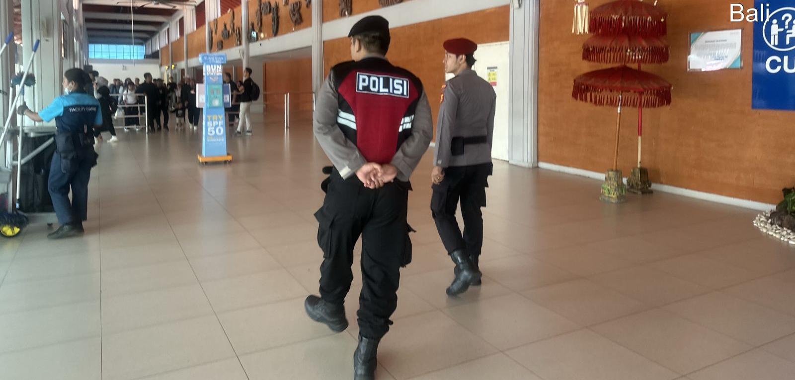 Polres Bandara Ngurah Rai Gelar Patroli di Terminal Kedatangan Domestik